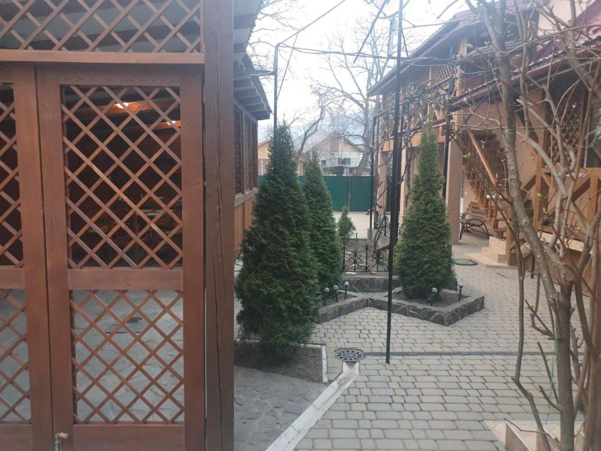 Садиба "У Юлії" Svalyava Exterior photo